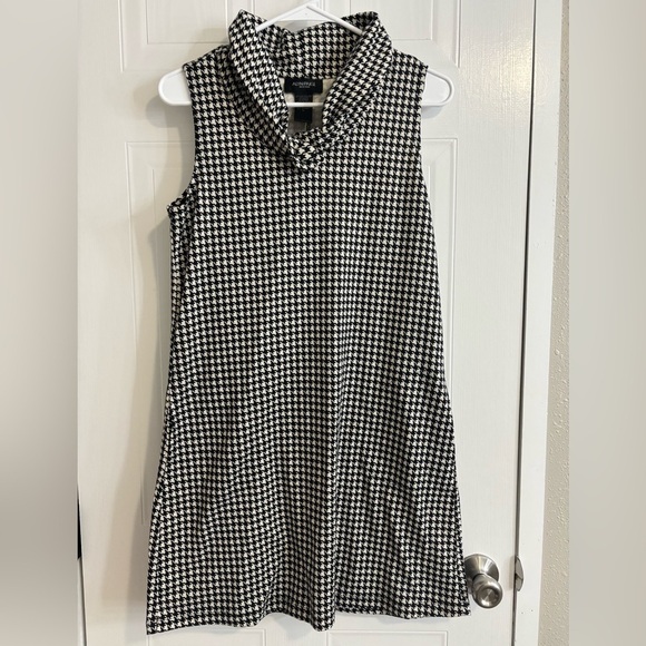 Alyn Paige Dresses & Skirts - Alyn Paige Monochrome Houndstooth Mini Dress